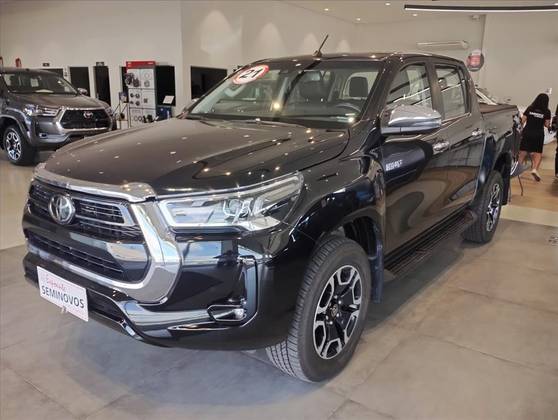 TOYOTA HILUX 2.8 D-4D TURBO DIESEL CD SRX 4X4 AUTOMÁTICO